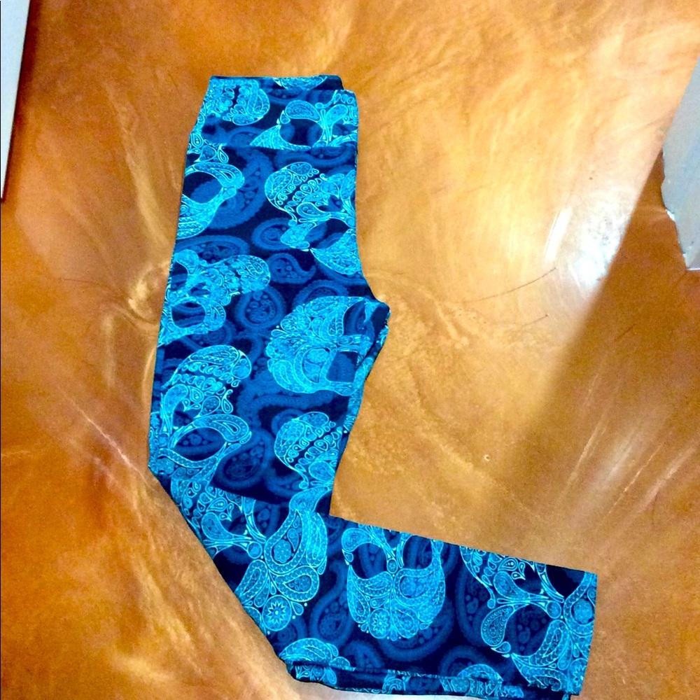 💜Hard to find LuLaRoes Skull Halloween leggings